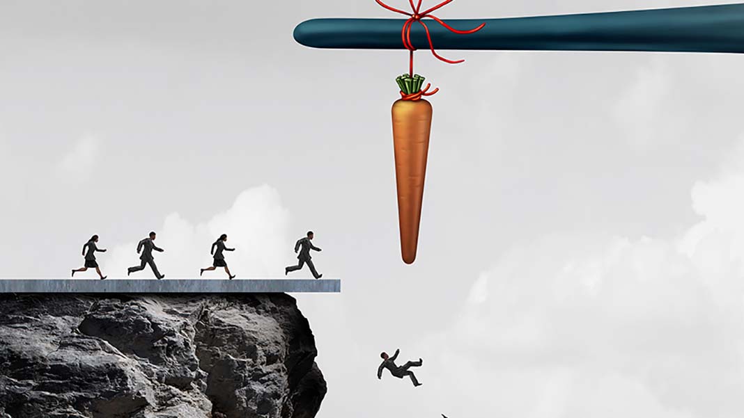 Afbeelding van een wortel waar mensen naartoe lopen maar net ervoor in een gat vallen.